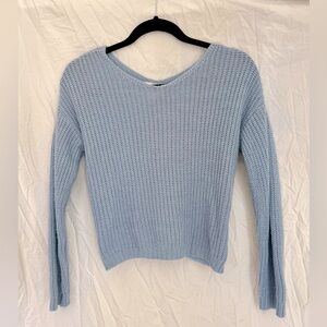 Women’s White Fawn blue v-neck sweater size large